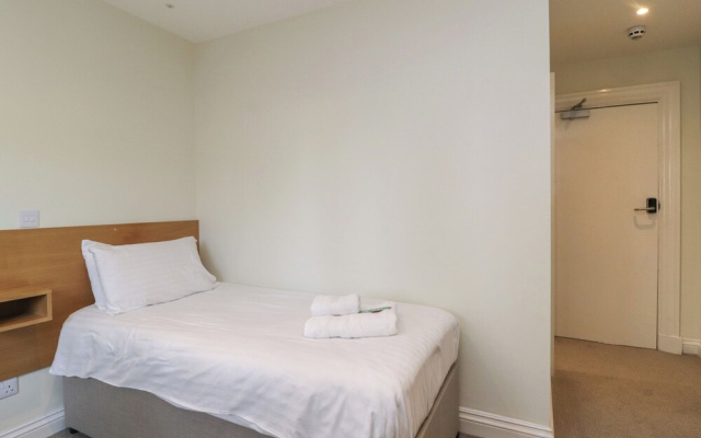 Harcombe House Rooms - First Floor Single