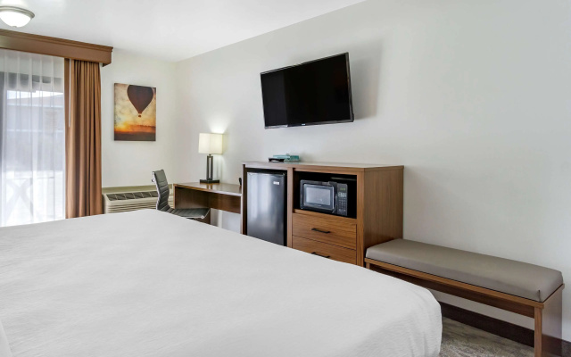 Best Western Plus Lake Front Hotel