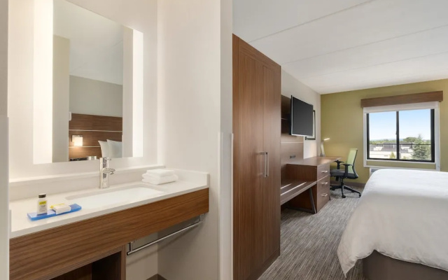 Days Inn and Suites Plattsburgh