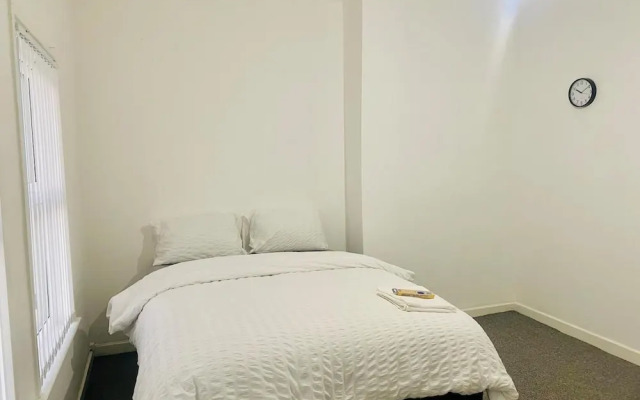 Kensington Studio, 3rd-floor City Base