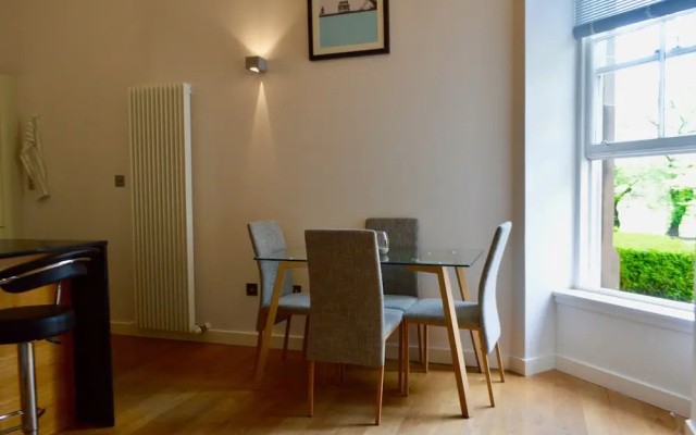 1 Bedroom Flat Next To The Meadows