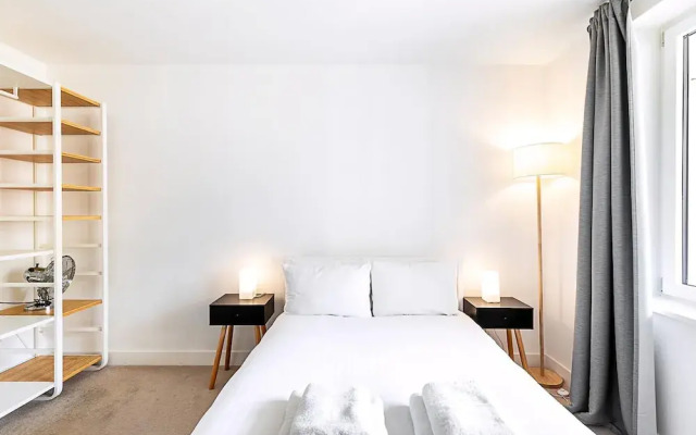 Modern 2-bed Flat With Terraces in Leyton