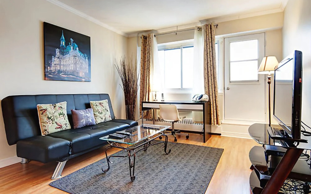 1-Bedroom Crescent Street by Hometrotting