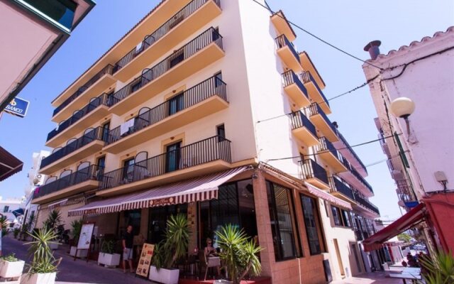 Отель Apartamentos Casa Maria вид на фасад