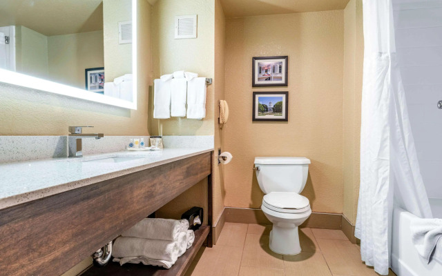 Comfort Suites Downtown Sacramento