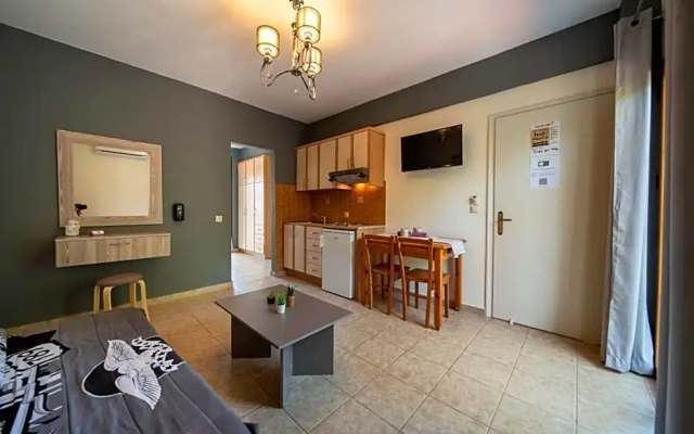 Helen's Studios & Apartments