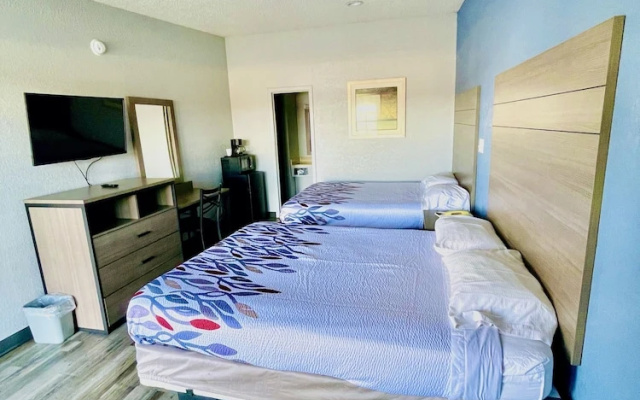 Delux Inn