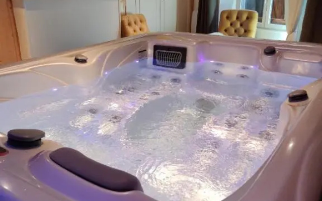 Suite EDEN avec jacuzzi privé