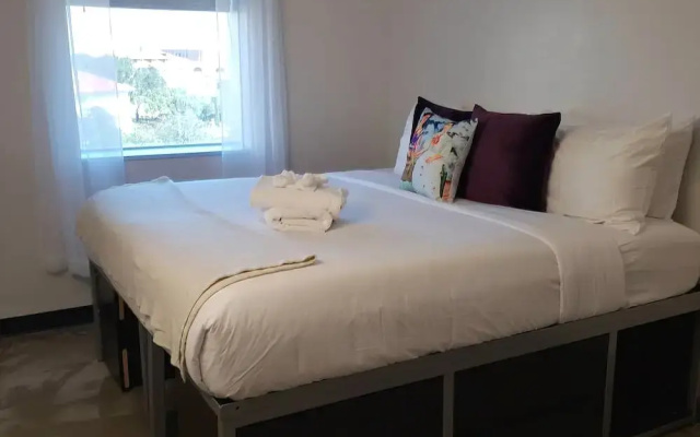 UT Suite + Pool + Gym