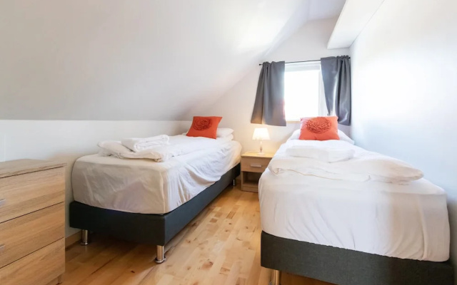 Apartment F11