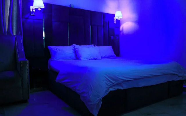 Marqueeland Hotel and suites