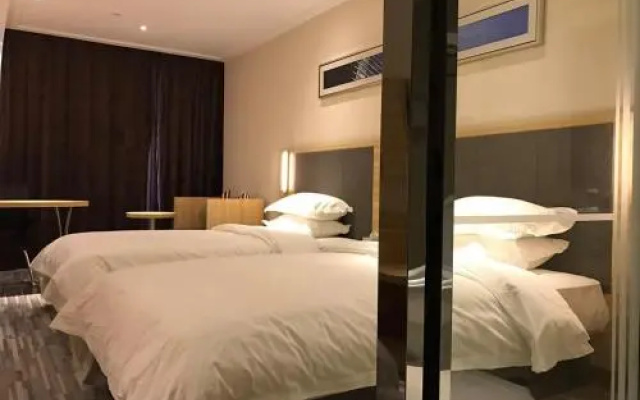 City Comfort Inn Plaza Hotel