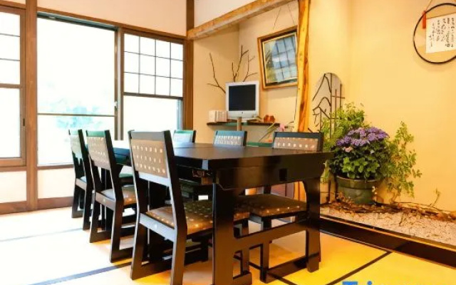 An Inn Along a Clear Stream - Tamura