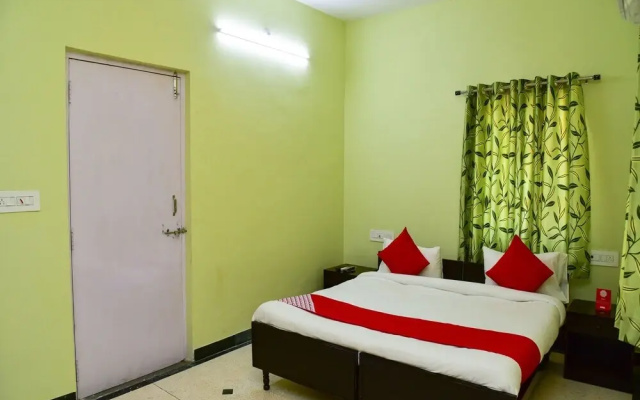 Home Modern Villa by OYO Rooms