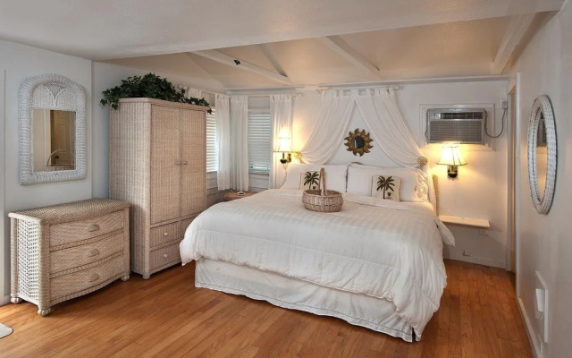 Bungalow Beach Resort