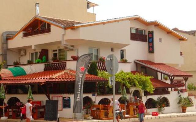 Отель Guest House Rosa вид на фасад