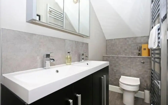 Private Entrance Apartment In New Town