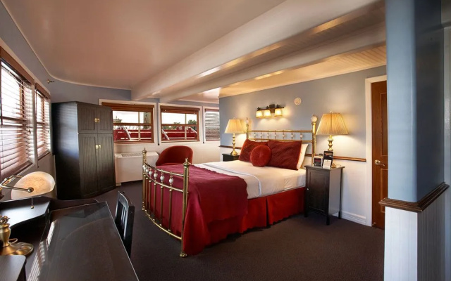 Delta King Hotel