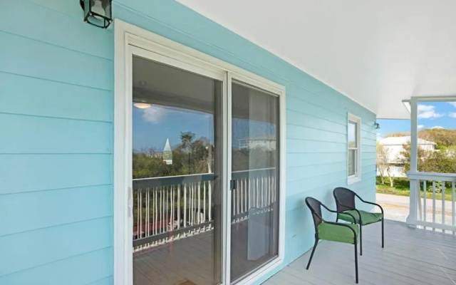 The Hideaway by Oak Island Accommodations