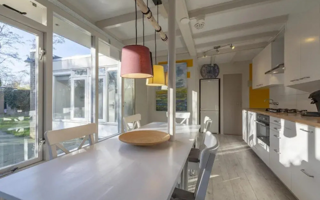 Lovely Bungalow on Green Park With Patio