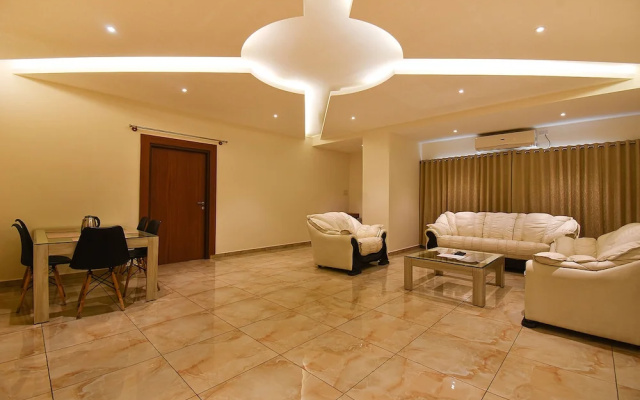 Fabhotel High Rise