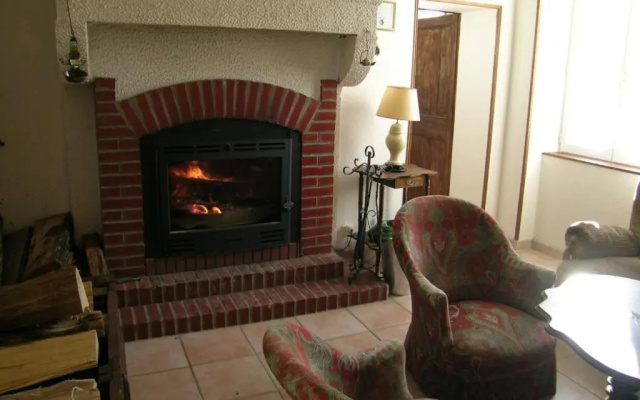 Gîte Dompierre-sur-Besbre, 4 pièces, 6 personnes - FR-1-489-112