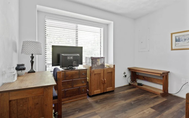 Charming Getaway 4BR 3Bath Hot Tub