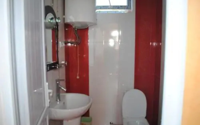 Giga Guest House
