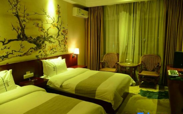 Qujing Youth Network Hotel