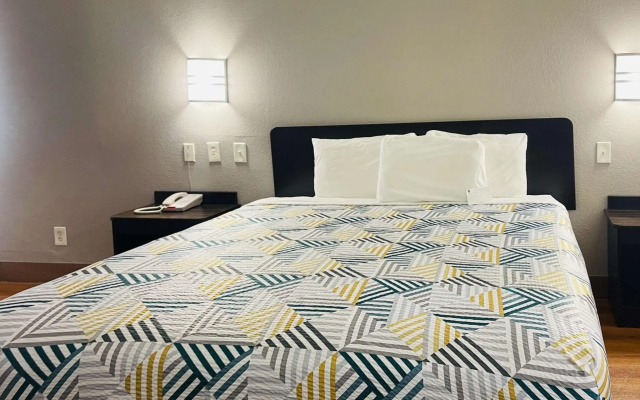 Motel 6 Duncanville, TX - Dallas