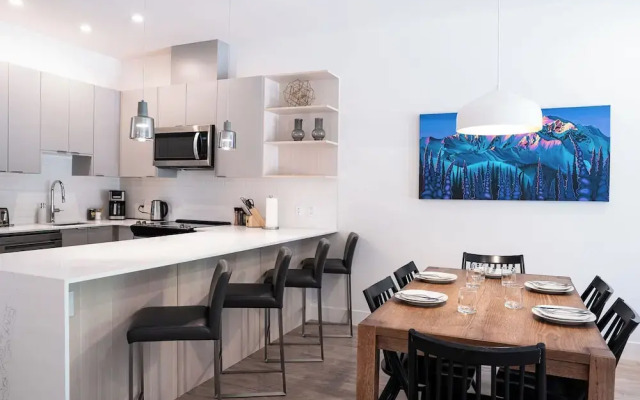 Rustic Retreat by Revelstoke Vacations