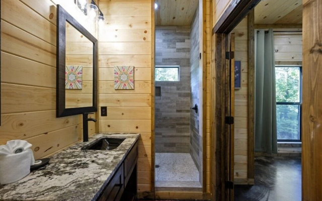 Always Sunny 2 Bedroom Cabin by Redawning