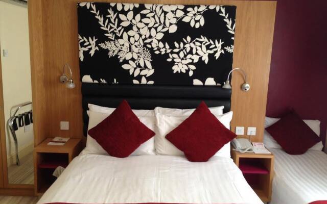 Astors Hotel комната для гостей