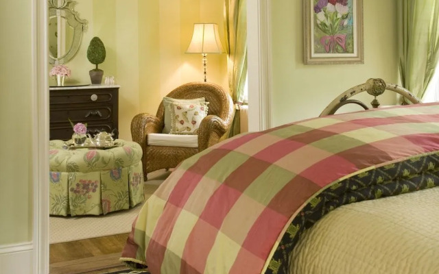 10 Fitch Luxurious Romantic Inn