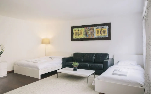 Elegant Apartment with POCKET WIFI !!!