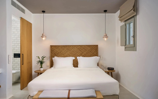 Adorno Beach Hotel & Suites