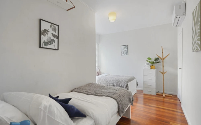 Amazing Home By Beach - Aircon-ed