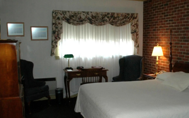 Lamie's Inn and The Old Salt Restaurant