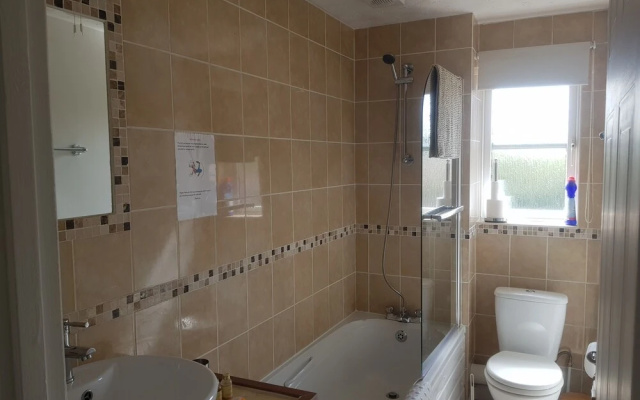 Charming 2-bed House in Torquay