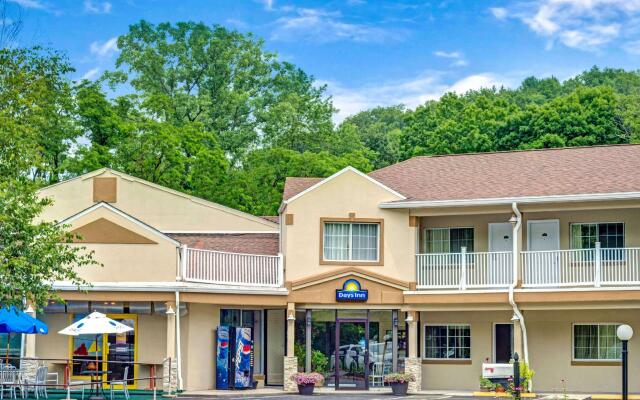 Отель Days Inn Ridgefield вид на фасад