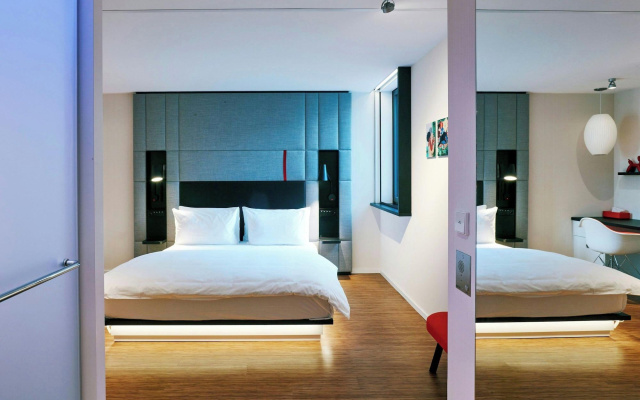Отель citizenM Paris Champs-Élysées