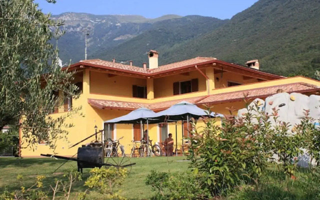 Fabulous Cottage in Arco near Lake