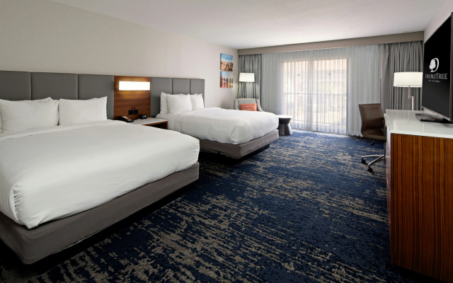 DoubleTree by Hilton Hotel Bakersfield