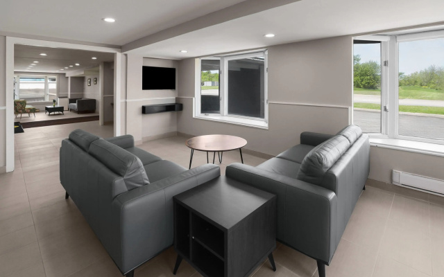 Super 8 by Wyndham Gananoque/Country Squire Resort