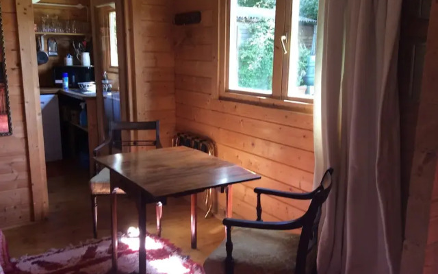 Sleeps2- Wifi - Walkers Paradise - South Facing