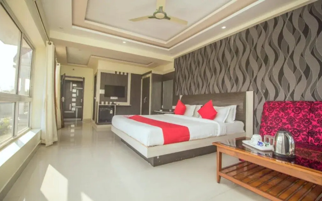 Hotel Debrani International