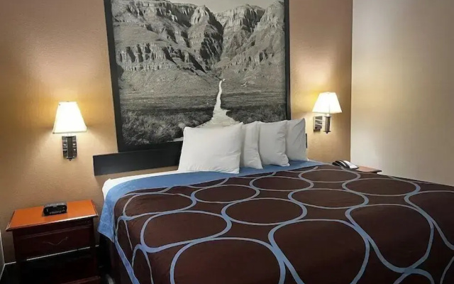 Hotel Piney Woods
