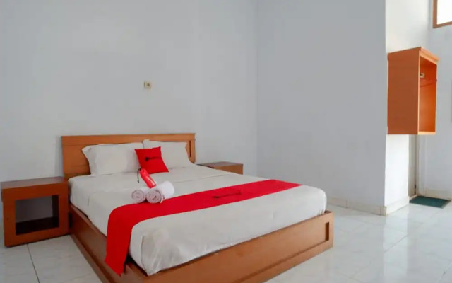 Hotel Horas Palopo by RedDoorz