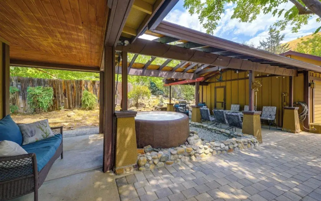 Walk to Riverfront Beach: Kernville Escape