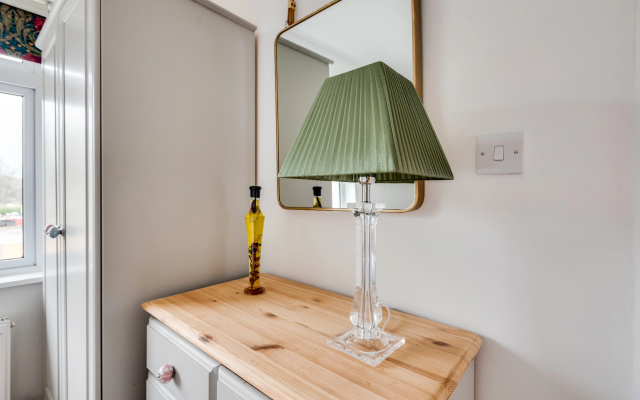 Tasteful 3-BR House -Private Parking Florence Park